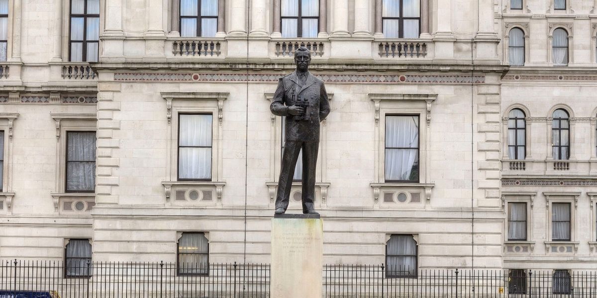 Statue of the Earl Mountbatten